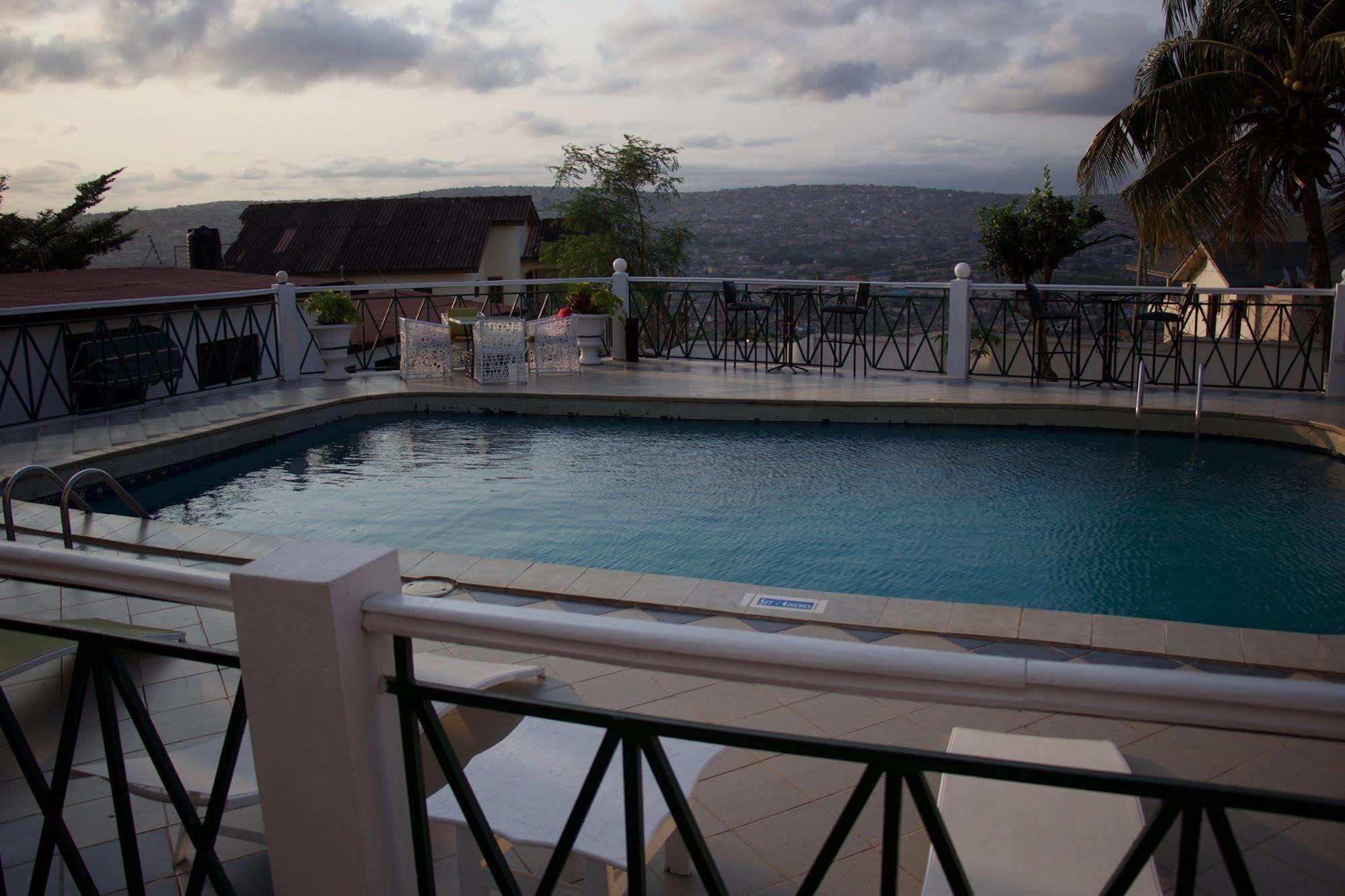 Hill View Hotel Mccarthy Hills Botianaw Kültér fotó
